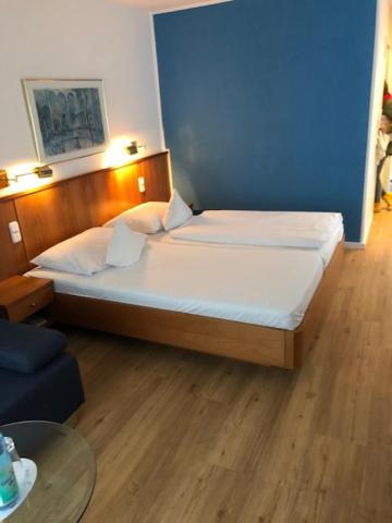 Seminar- Und Urlaubshotel Schulz Bergen  Zewnętrze zdjęcie